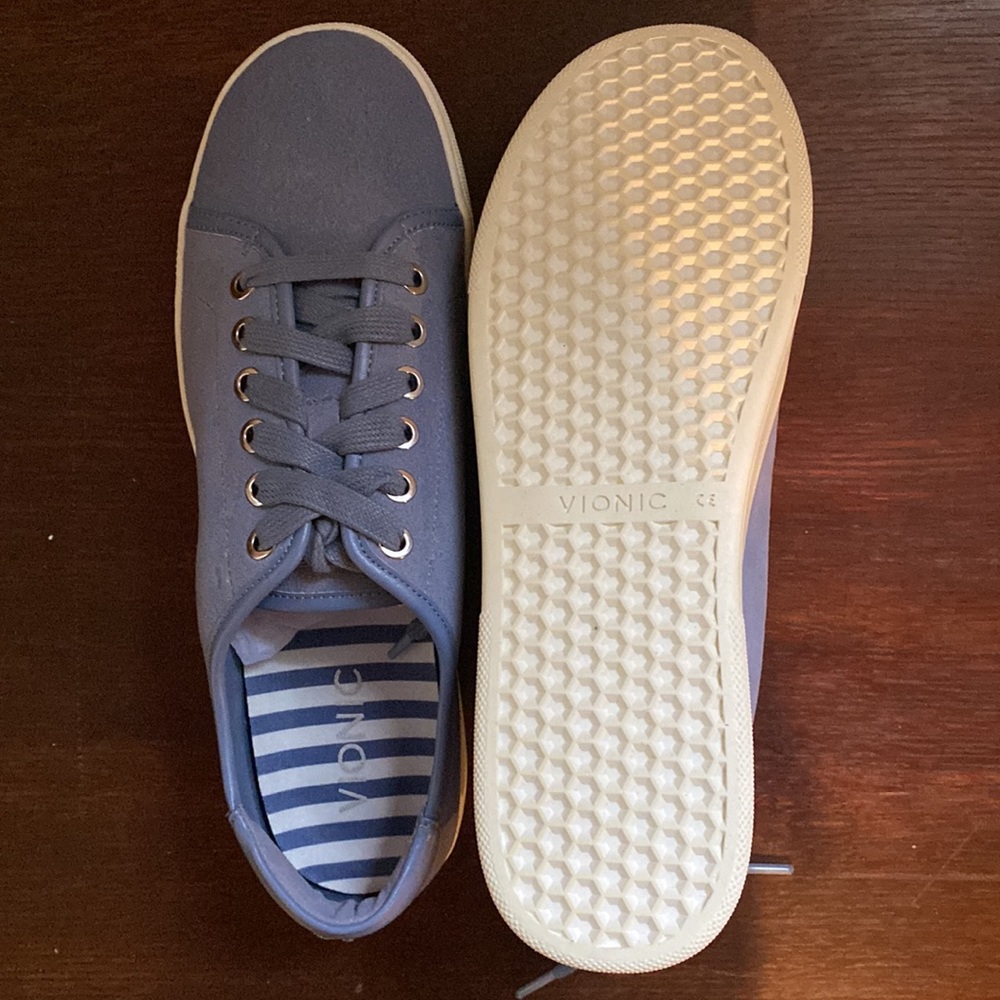 New Vionic sneakers - Picture 2 of 4